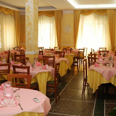 Hotel Giannella Rimini Luaran gambar